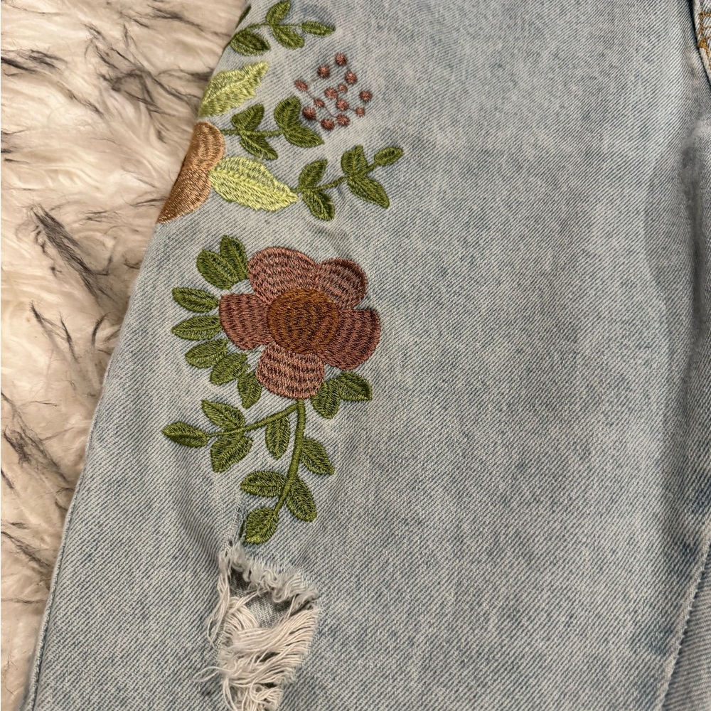 🌸NWOT- POL Blue and Pink Boyfriend Jeans with Distressed Floral Design🌸 - Picture 3 of 7